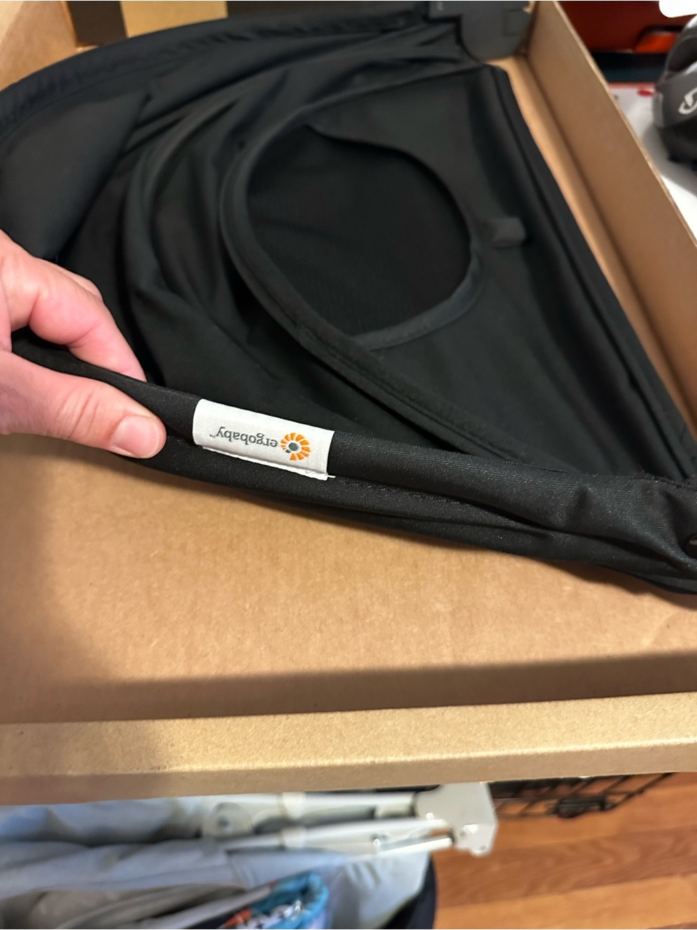 Ergobaby Metro + Black Canopy Hood